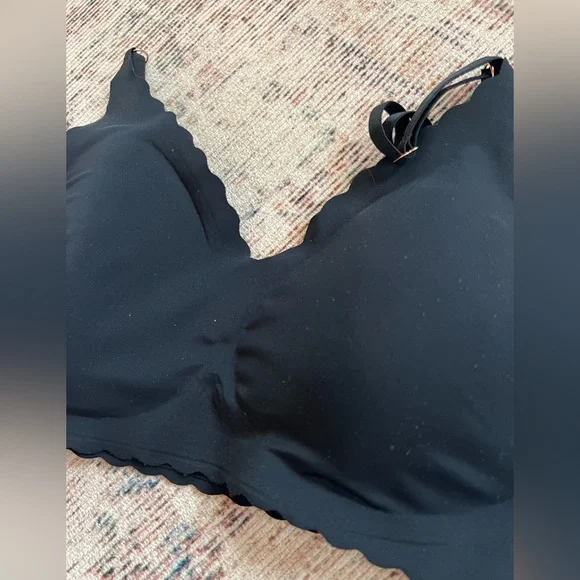 Black Scalloped Edge Bralette - Picture 2 of 3